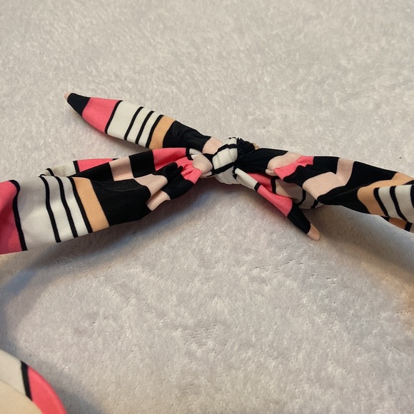 VICTORIA’S SECRET Size 34DD Bikini Top - Picture 5 of 8